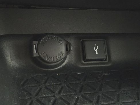 Used 2021 Toyota RAV4 LE image 28