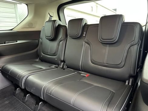 Used 2025 INFINITI QX80 Sensory image 12