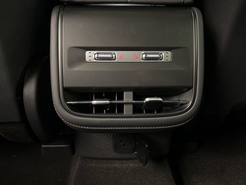 Used 2025 Lincoln Nautilus Premier w/ Equipment Group 102A image 33