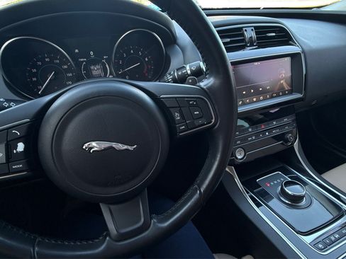 Used 2019 Jaguar XE Premium RWD image 37