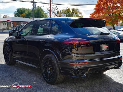 Used 2018 Porsche Cayenne GTS image 5