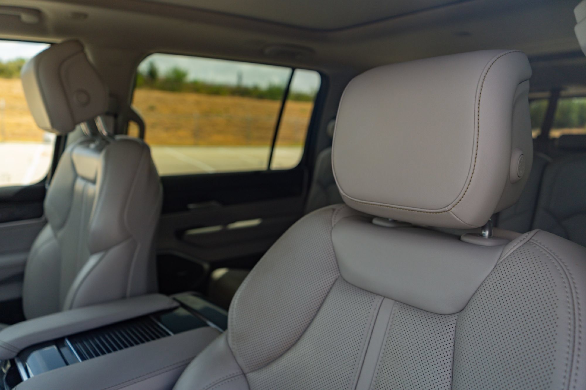 Used 2022 Jeep Wagoneer Series I w/ Premium Group I AWD/4WD image 10