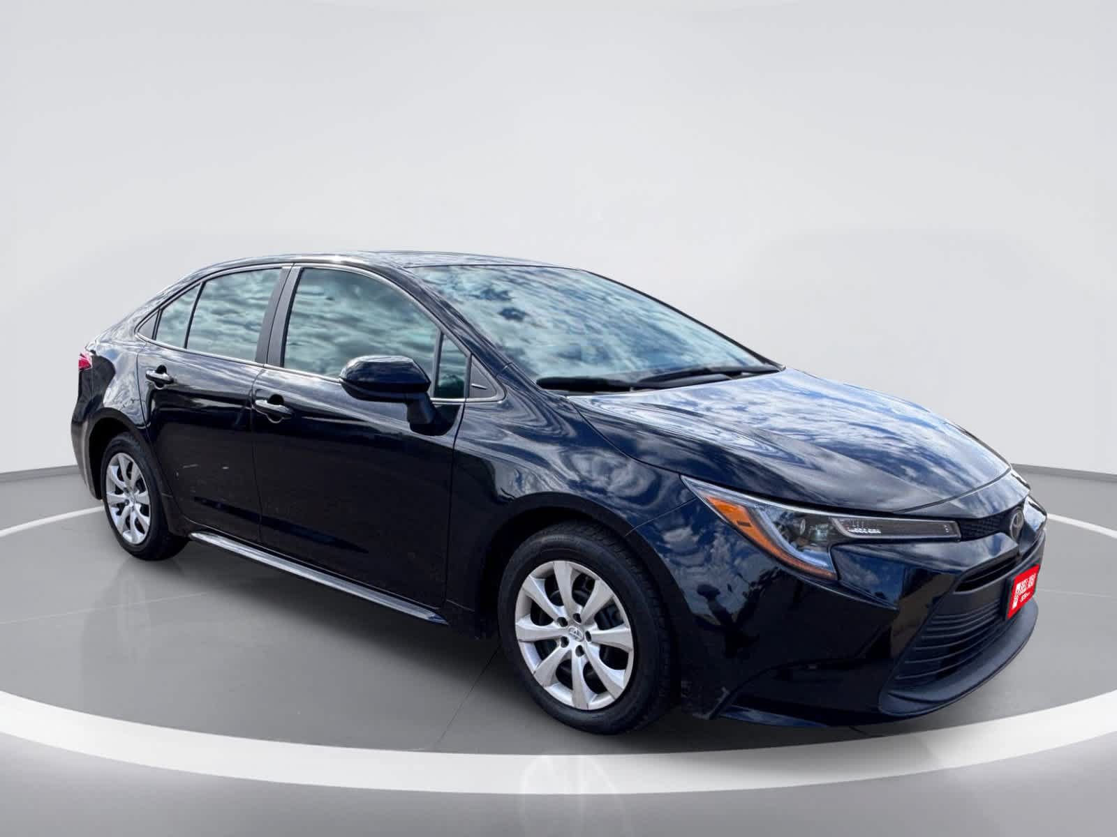 Used 2025 Toyota Corolla LE FWD image 7