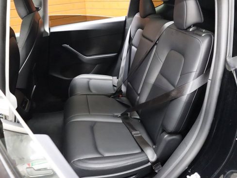 Used 2022 Tesla Model Y Long Range image 43