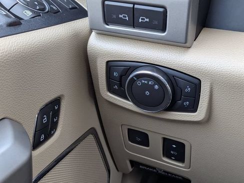 Used 2021 Ford F250 Lariat w/ Lariat Ultimate Package AWD/4WD image 29