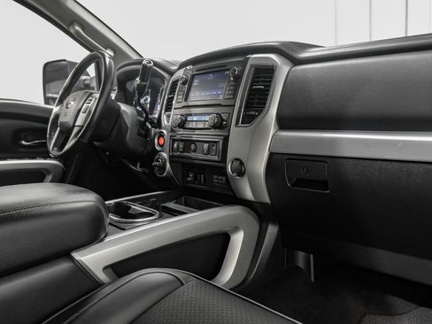 Used 2019 Nissan Titan PRO-4X AWD/4WD image 12