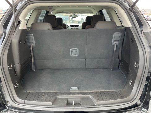 Used 2017 Chevrolet Traverse LT image 25