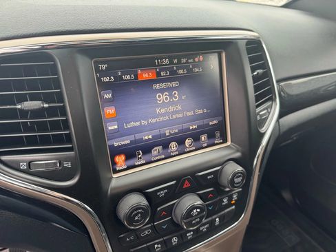 Used 2016 Jeep Grand Cherokee Laredo 75th Anniversary image 18