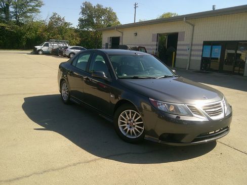 Used 2010 Saab 9-3 2.0T image 3