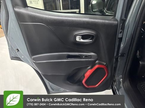 Used 2017 Jeep Renegade Trailhawk AWD/4WD image 31