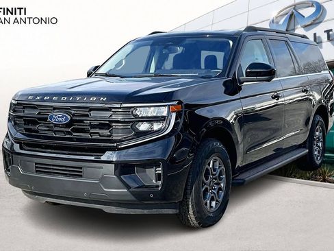 Used 2025 Ford Expedition Max Active AWD/4WD image 14