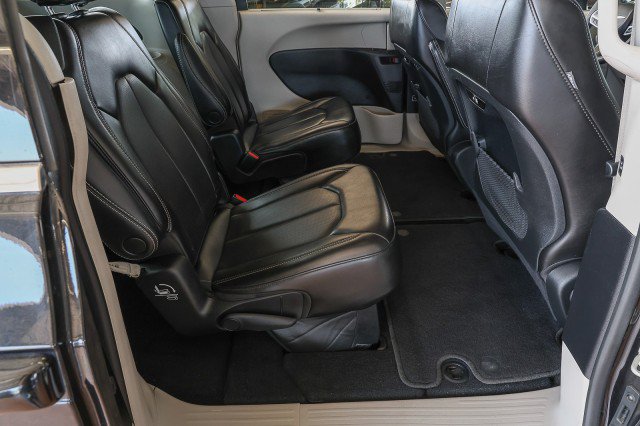 Used 2023 Chrysler Pacifica Touring-L FWD image 34