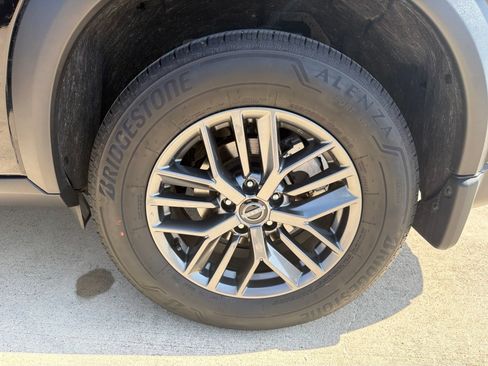 Used 2025 Nissan Rogue S FWD image 33