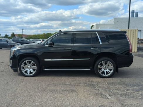 Used 2017 Cadillac Escalade Luxury AWD/4WD image 6