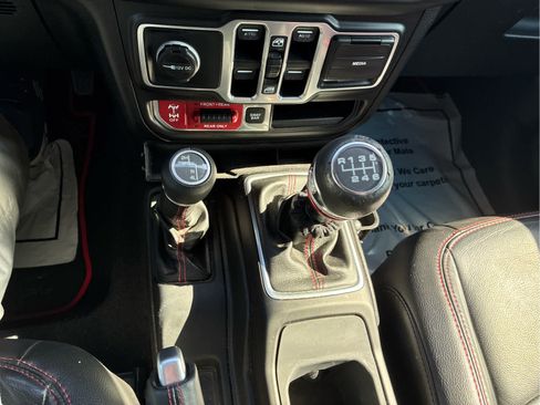 Used 2018 Jeep Wrangler Unlimited Rubicon AWD/4WD image 19