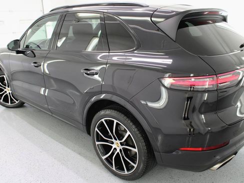 Used 2019 Porsche Cayenne AWD/4WD image 16