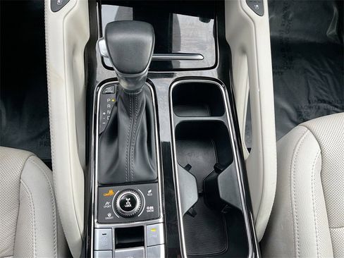 Used 2024 Kia Telluride EX w/ EX Captain's Chair Package image 17