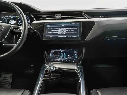 Used 2023 Audi e-tron Premium image 13