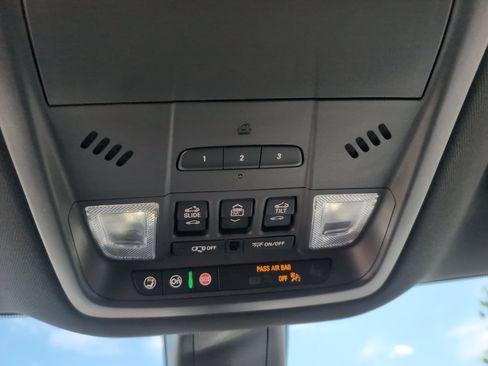 Used 2023 Buick Enclave Avenir w/ Avenir Technology Package AWD/4WD image 15