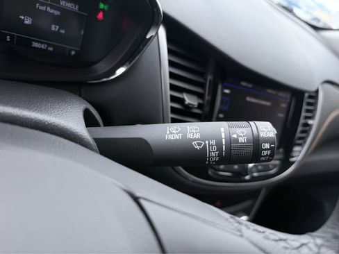 Used 2022 Chevrolet Trax LT w/ LT Convenience Package image 21