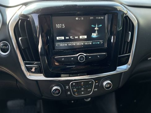 Used 2018 Chevrolet Traverse LT FWD image 17