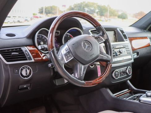 Used 2015 Mercedes-Benz GL 550 4MATIC image 26