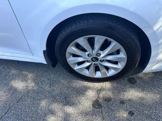 Used 2018 Kia Optima S FWD image 3