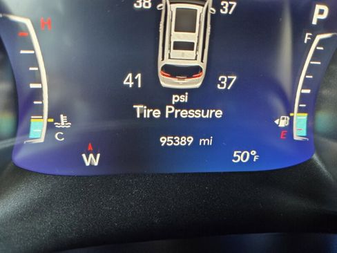 Used 2023 Chrysler Pacifica Touring-L image 18