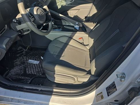 Used 2024 Hyundai Elantra SE FWD image 8