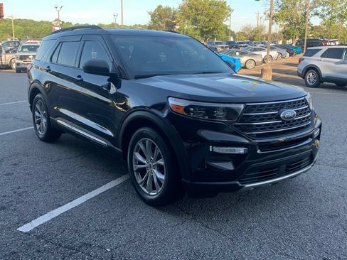 Used 2020 Ford Explorer XLT w/ Equipment Group 202A RWD image 3