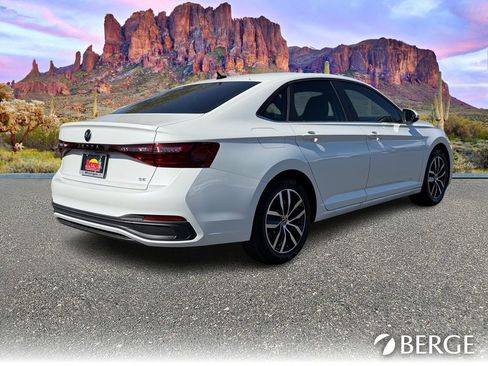 Used 2026 Volkswagen Jetta SE FWD image 8