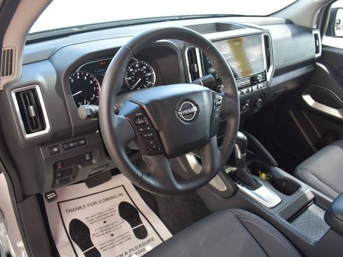 Certified 2025 Nissan Frontier SV w/ SV Convenience Package RWD image 30