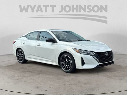 Used 2025 Nissan Sentra SR w/ SR Premium Package FWD image 7
