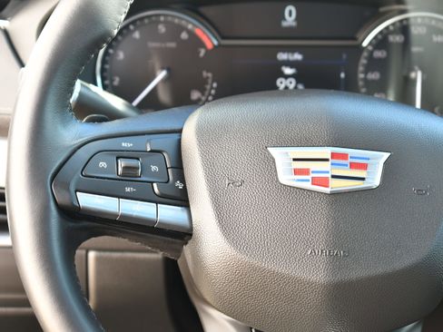 Used 2021 Cadillac XT4 Premium Luxury image 16