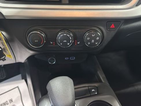 Used 2024 Chevrolet Trax LS w/ LS Convenience Package image 16