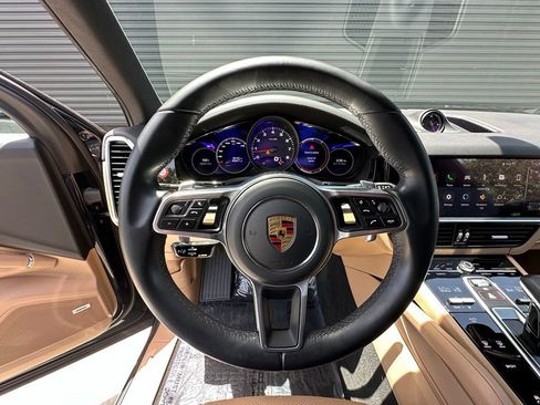 Certified 2022 Porsche Cayenne AWD/4WD image 23
