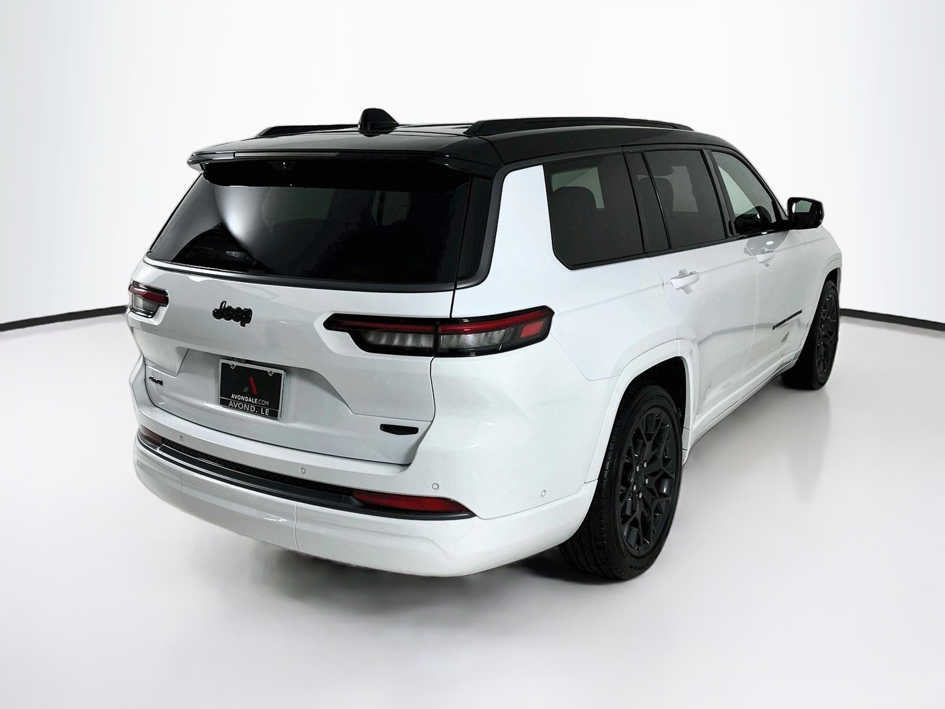 Used 2026 Jeep Grand Cherokee L Summit w/ Obsidian Package AWD/4WD image 8