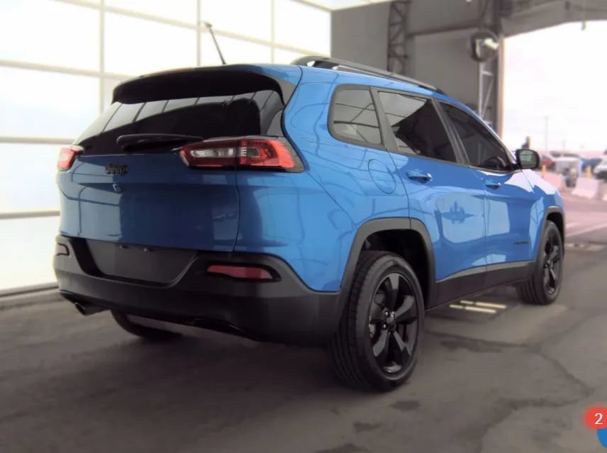 Used 2018 Jeep Cherokee Latitude w/ Altitude Package FWD image 2