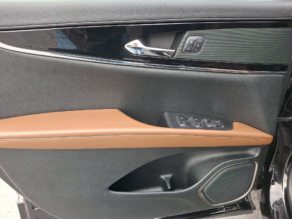 Certified 2022 Lincoln Nautilus Reserve AWD/4WD image 12