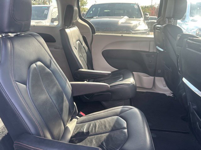 Used 2017 Chrysler Pacifica Touring-L Plus FWD image 8