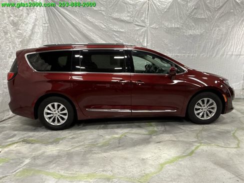 Used 2018 Chrysler Pacifica Touring-L Plus image 14