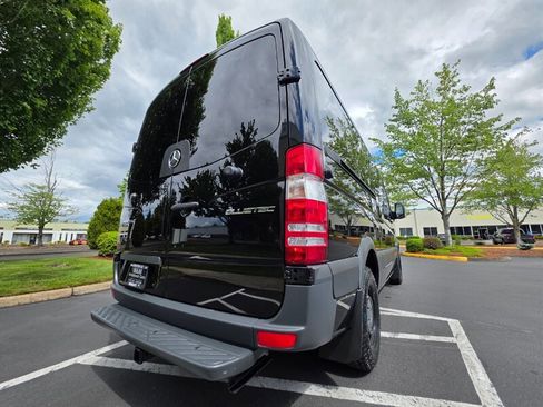 Used 2016 Mercedes-Benz Sprinter 2500 image 11