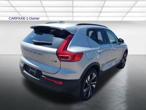 Used 2023 Volvo XC40 B5 Plus w/ Driver Assist Package AWD/4WD image 3