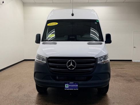 Used 2025 Mercedes-Benz Sprinter 2500 image 11