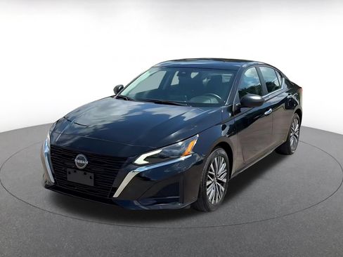 Used 2025 Nissan Altima 2.5 SV FWD image 5