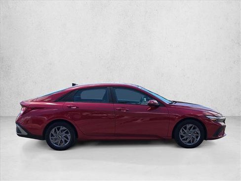 Used 2024 Hyundai Elantra SEL FWD image 3