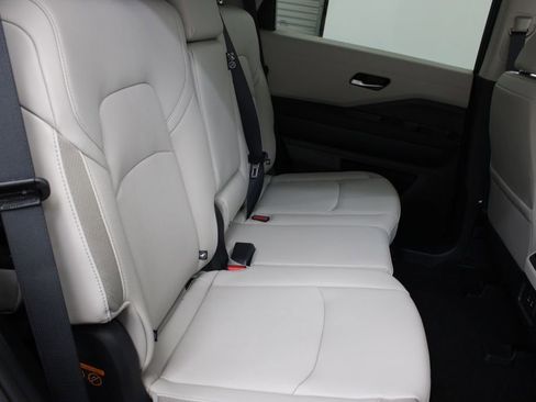 New 2026 Nissan Pathfinder SL FWD image 18