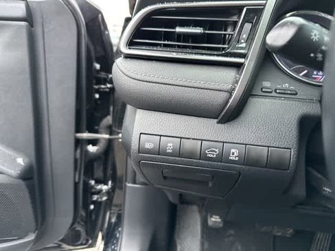 Used 2020 Toyota Camry SE image 12