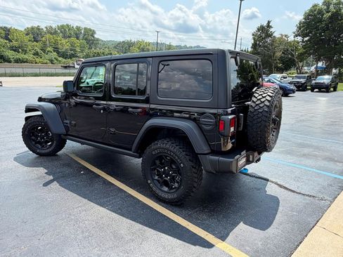 Used 2023 Jeep Wrangler Unlimited w/ Cold Weather Group AWD/4WD image 5