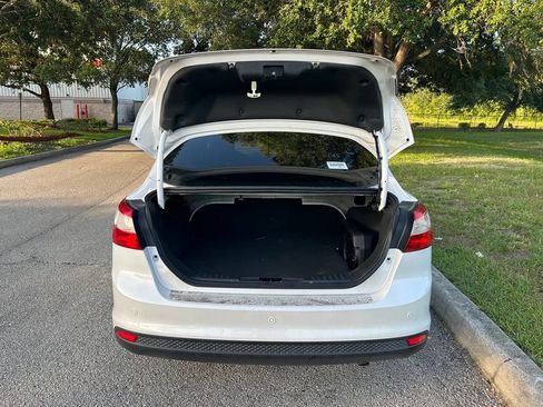 Used 2012 Ford Focus Titanium FWD image 11